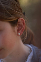 Pendientes carita feliz blanco