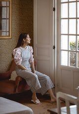 Camisa manga abullonada plumas rosa