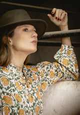 Camisa flores amarillas