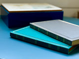 Cuaderno antiguo gris