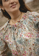 Camisa flores rosa, azul y amarillo