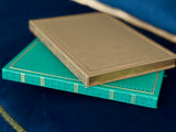 Cuaderno antiguo gris