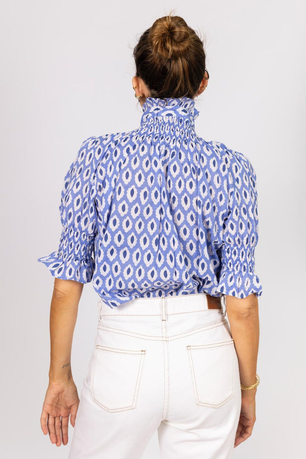 Camisa Cuello Panal de Abeja Celeste