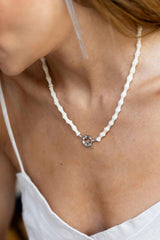 Collar hueso blanco