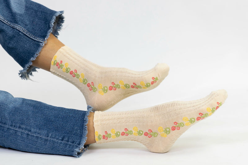 Calcetines floreados amarillo