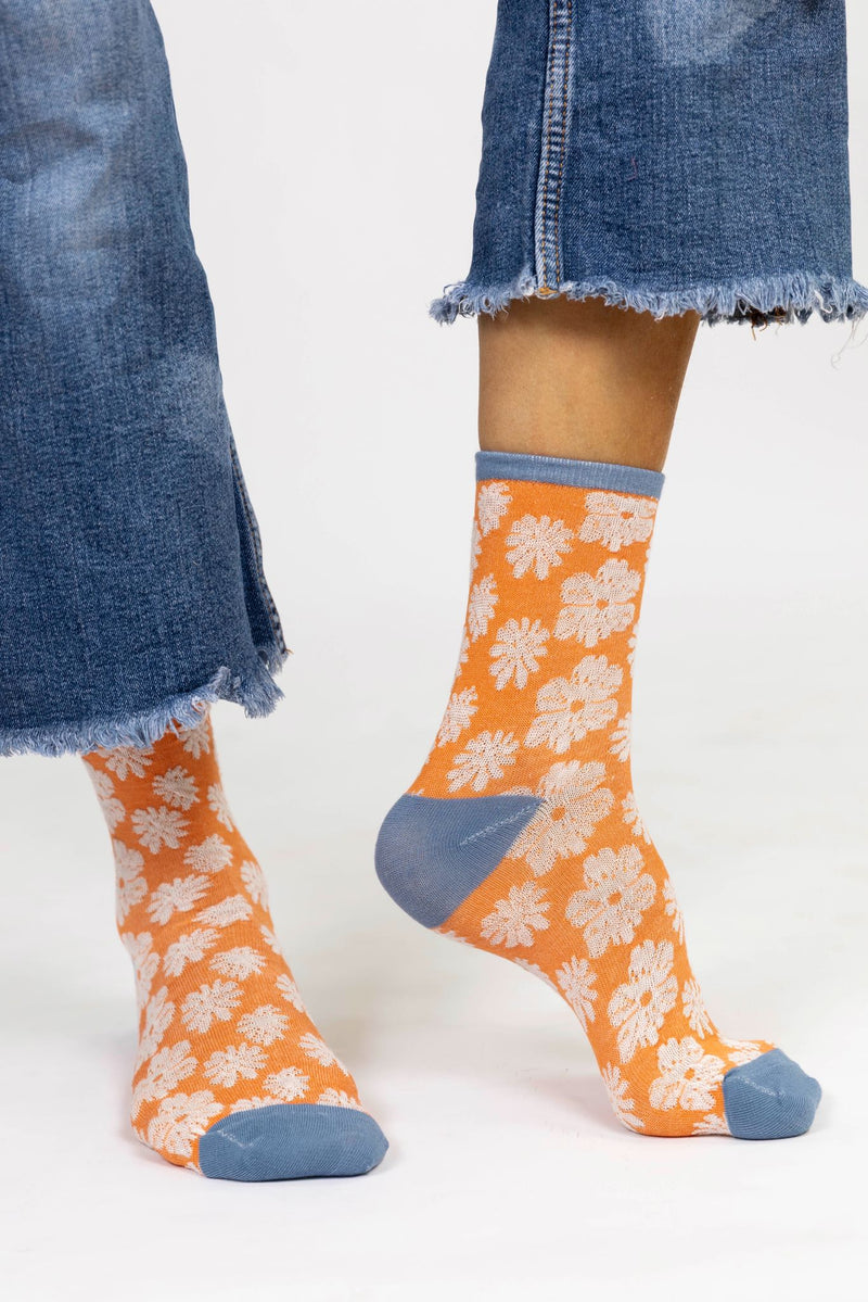 Calcetines floreados naranja