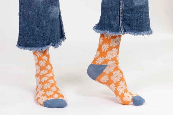 Calcetines floreados naranja