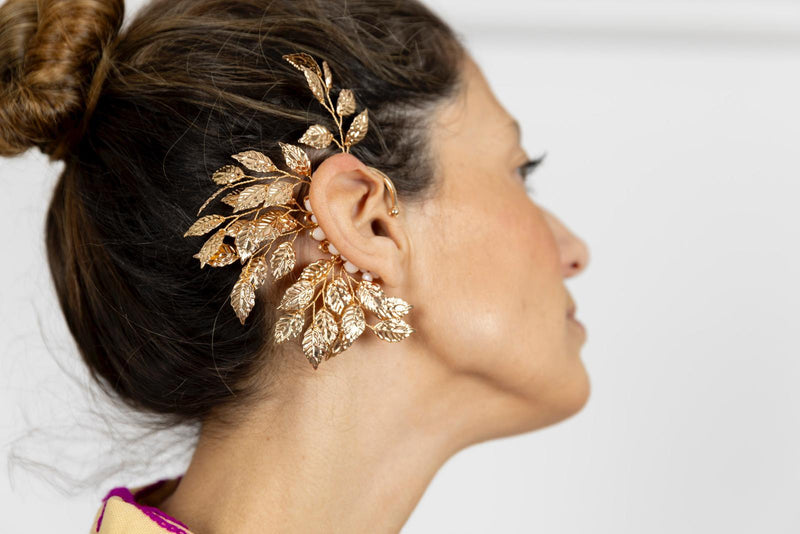 Ear cuff flores perladas