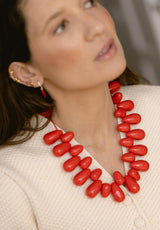 Collar gotitas resina rojo