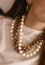 Collar bolas marrón/beige