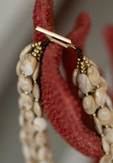 Collar piedras planas beige