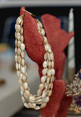 Collar piedras planas beige