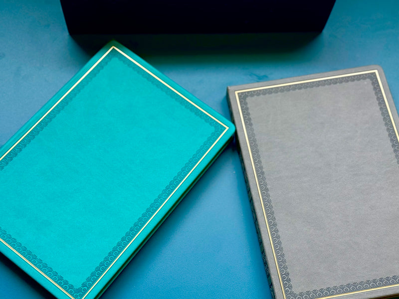 Cuaderno antiguo gris