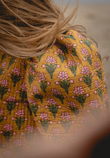 Chaqueta ocre flores