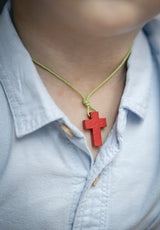 Colgante cruz madera niño