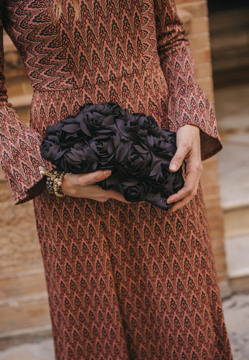 Bolso mano rosas negro