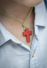 Colgante cruz madera niño