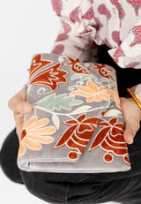 Bolso estampado terciopelo gris