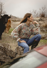 Camisa flores rosa, azul y amarillo