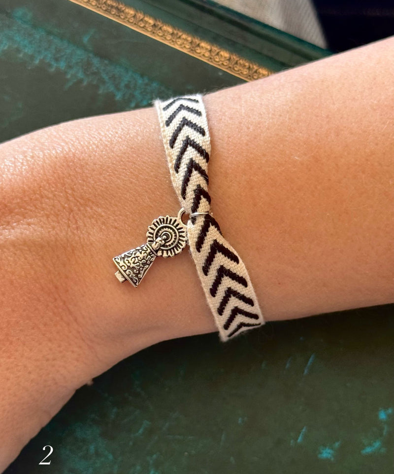 Pulsera Virgen del Pilar Telas Variadas