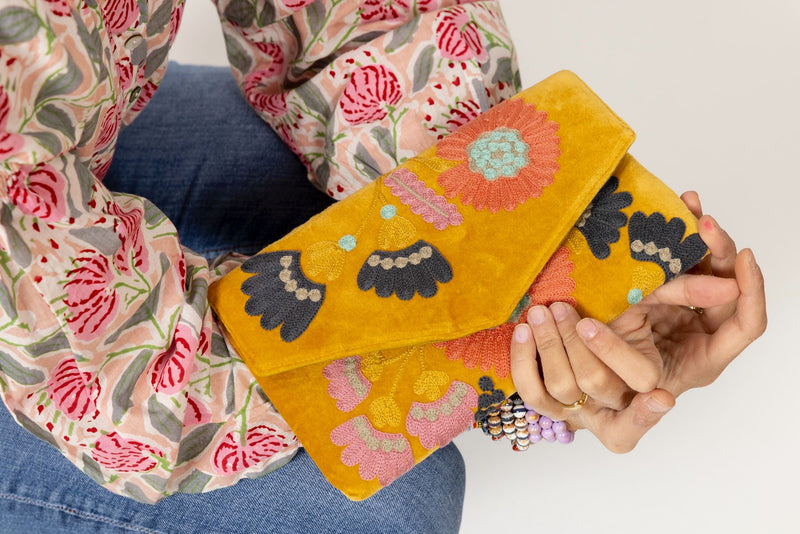 Bolso estampado terciopelo mostaza