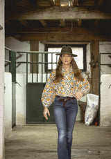 Camisa flores amarillas