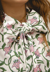 Camisa lazo flores rosa