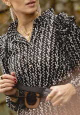 Vestido negro con cenefas blancas