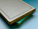 Cuaderno antiguo gris
