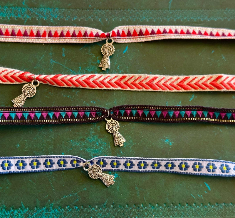 Pulsera Virgen del Pilar Telas Variadas