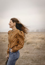 Chaqueta ocre flores