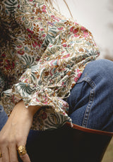 Camisa flores rosa, azul y amarillo