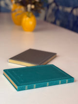 Cuaderno antiguo gris