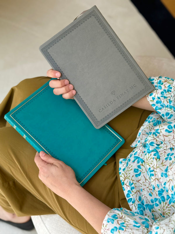 Cuaderno antiguo verde agua