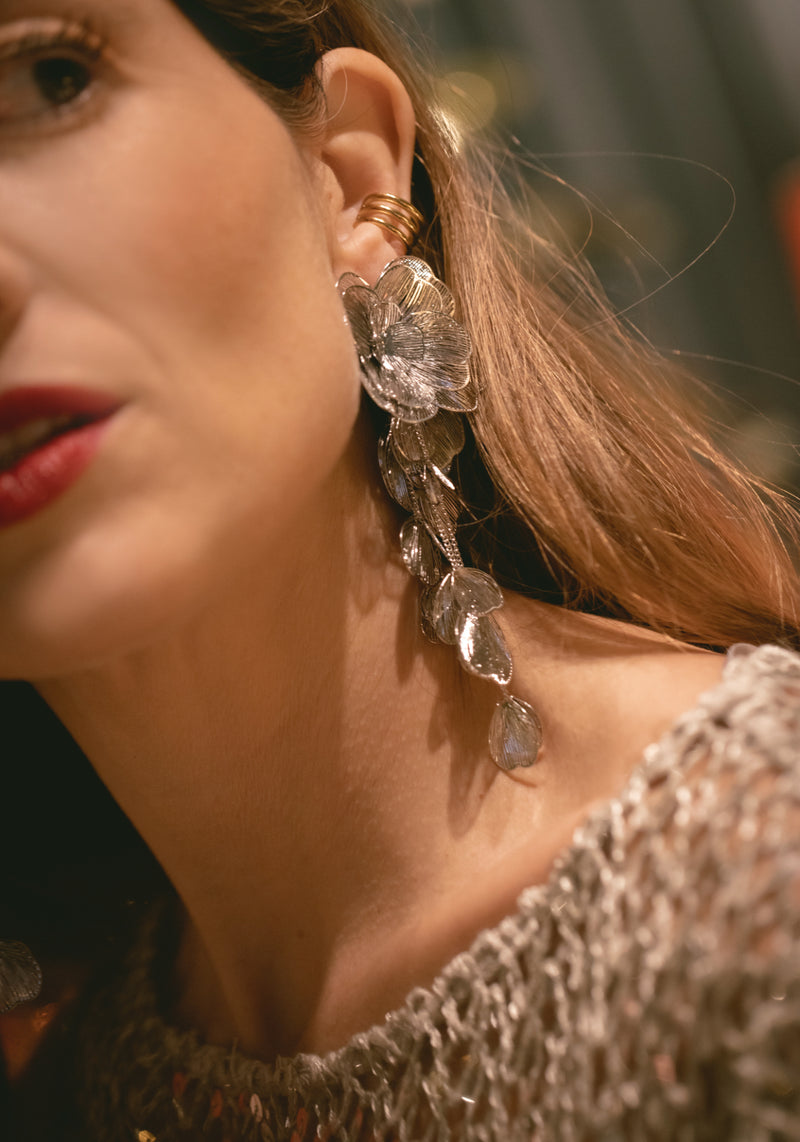 Pendientes flor plateada