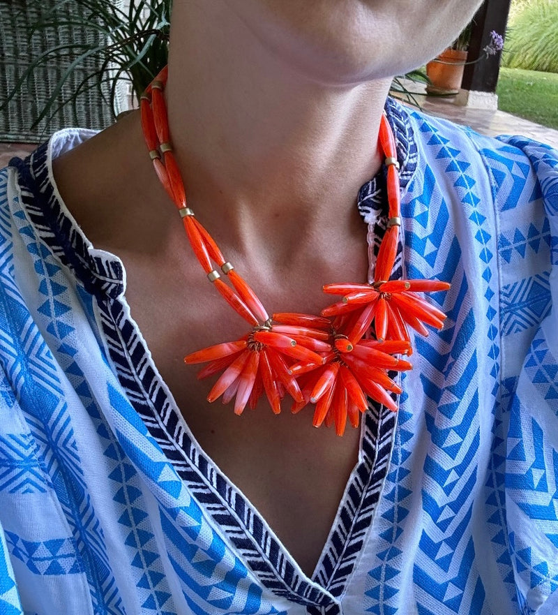 Collar Bone Grueso Coral Tres Flores