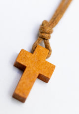 Colgante cruz madera niño