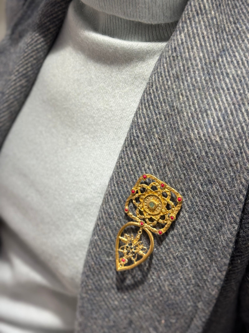 Broche Enredadera burdeos