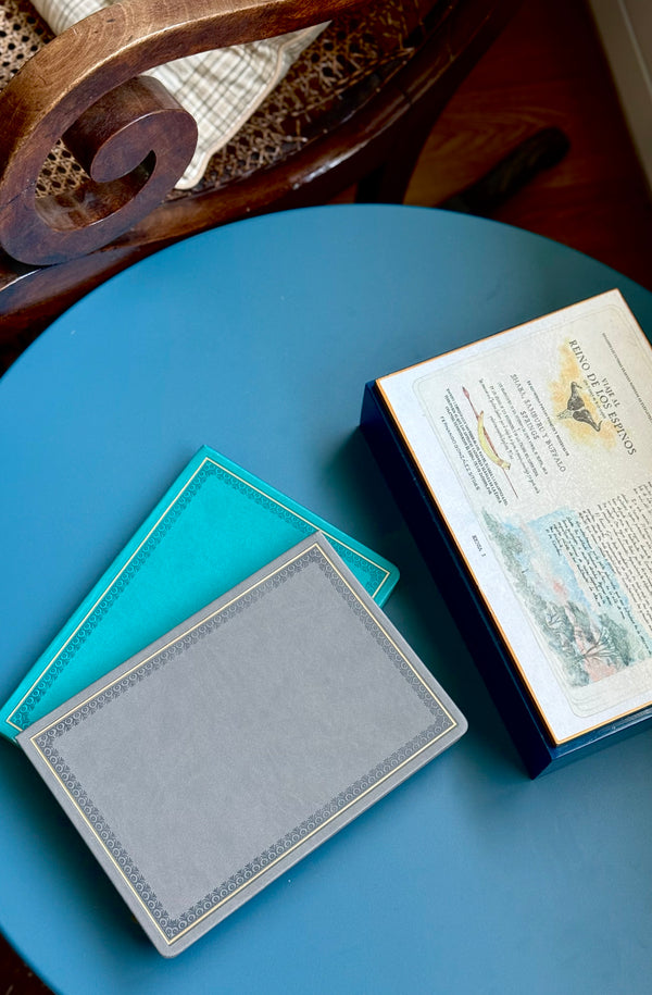Cuaderno antiguo verde agua