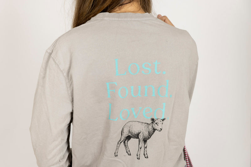 Sudadera Anawim Lost Found Loved Gris