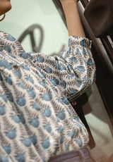 Camisa Azul tulipanes