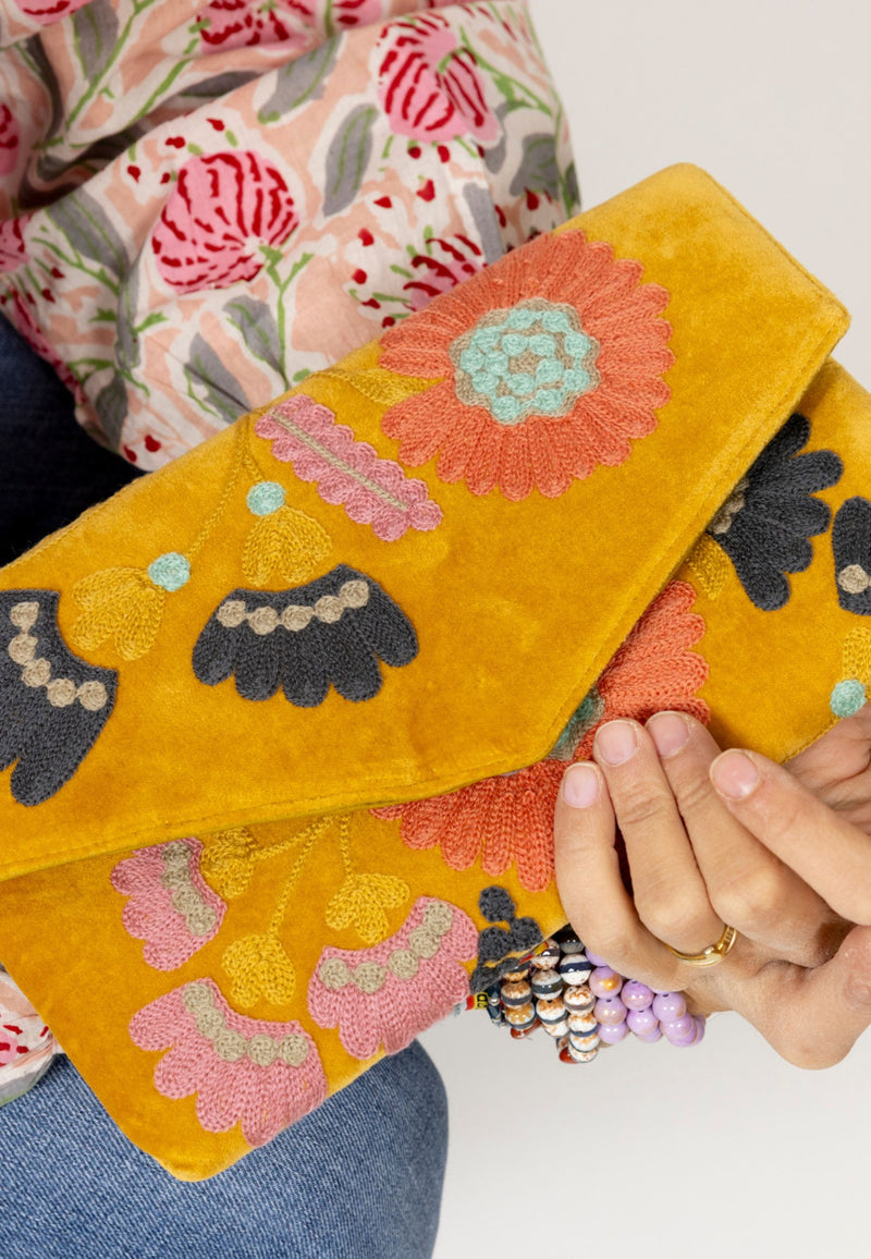 Bolso estampado terciopelo mostaza