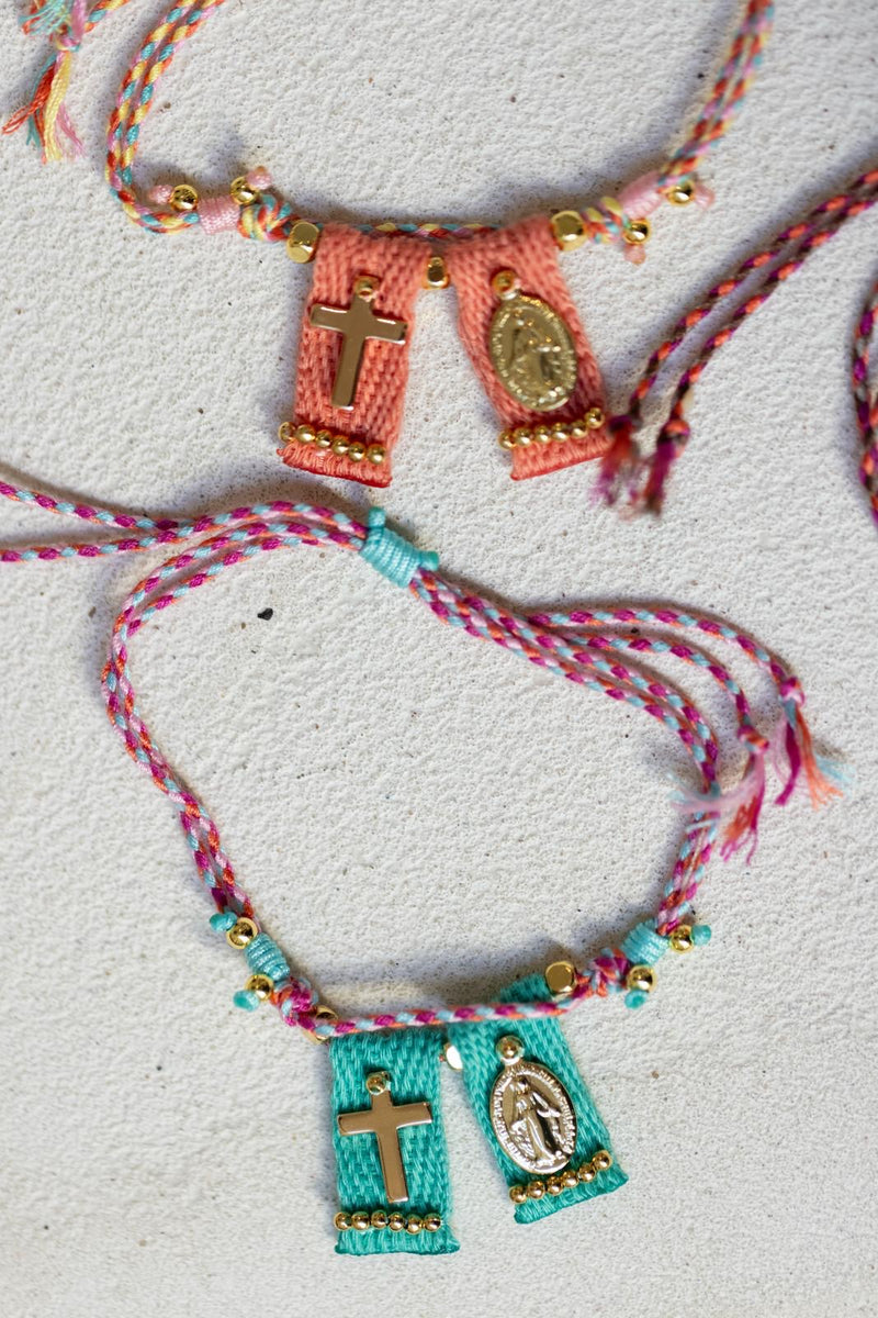 Pulsera Tela Cruz y Virgen Coral