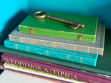 Cuaderno antiguo gris