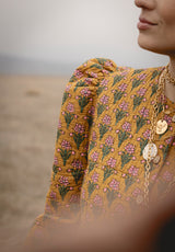 Chaqueta ocre flores