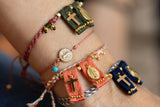 Pulsera Tela Cruz y Virgen Coral