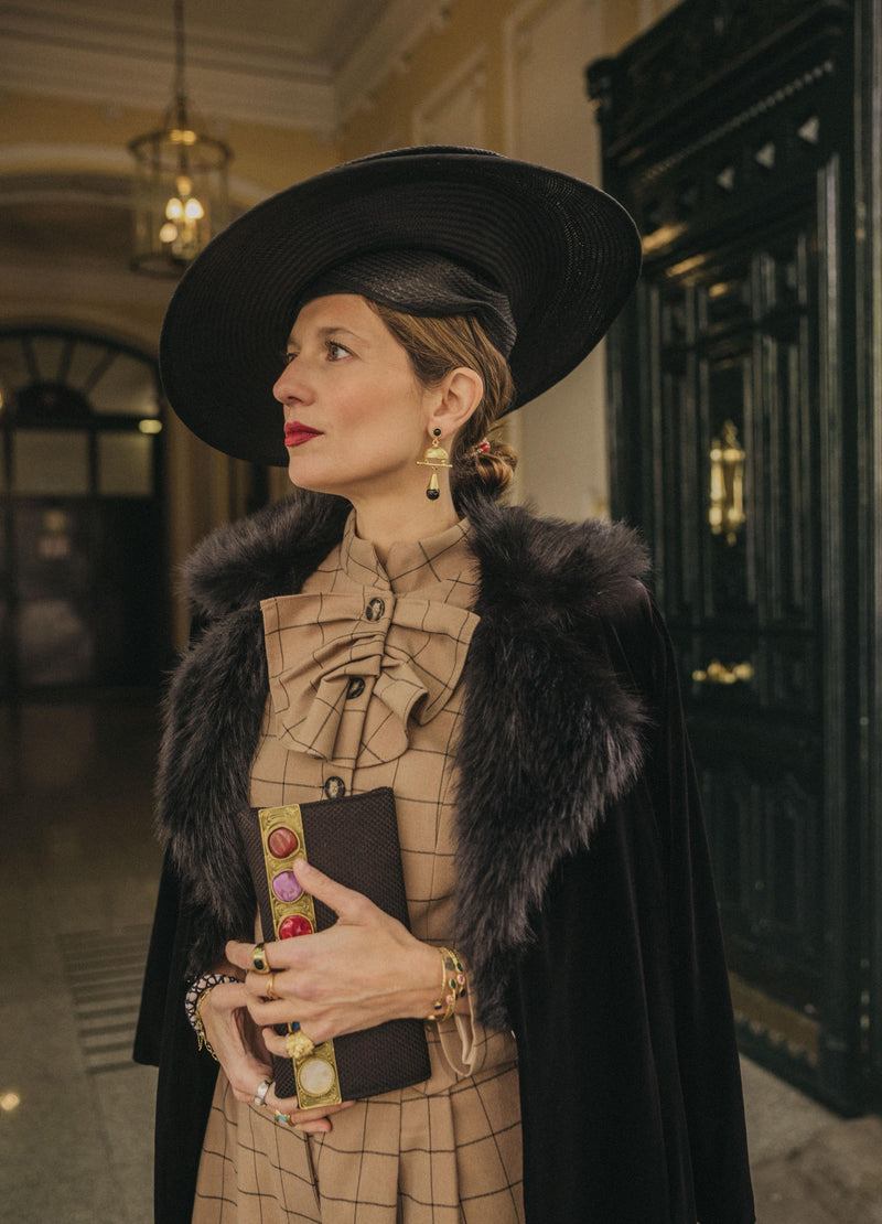 Bolso yute pedrería solapa negro