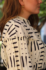 Camisa beige /negra