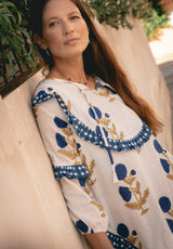 Vestido blanco estampado flor azul