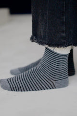 Calcetines rayas gris